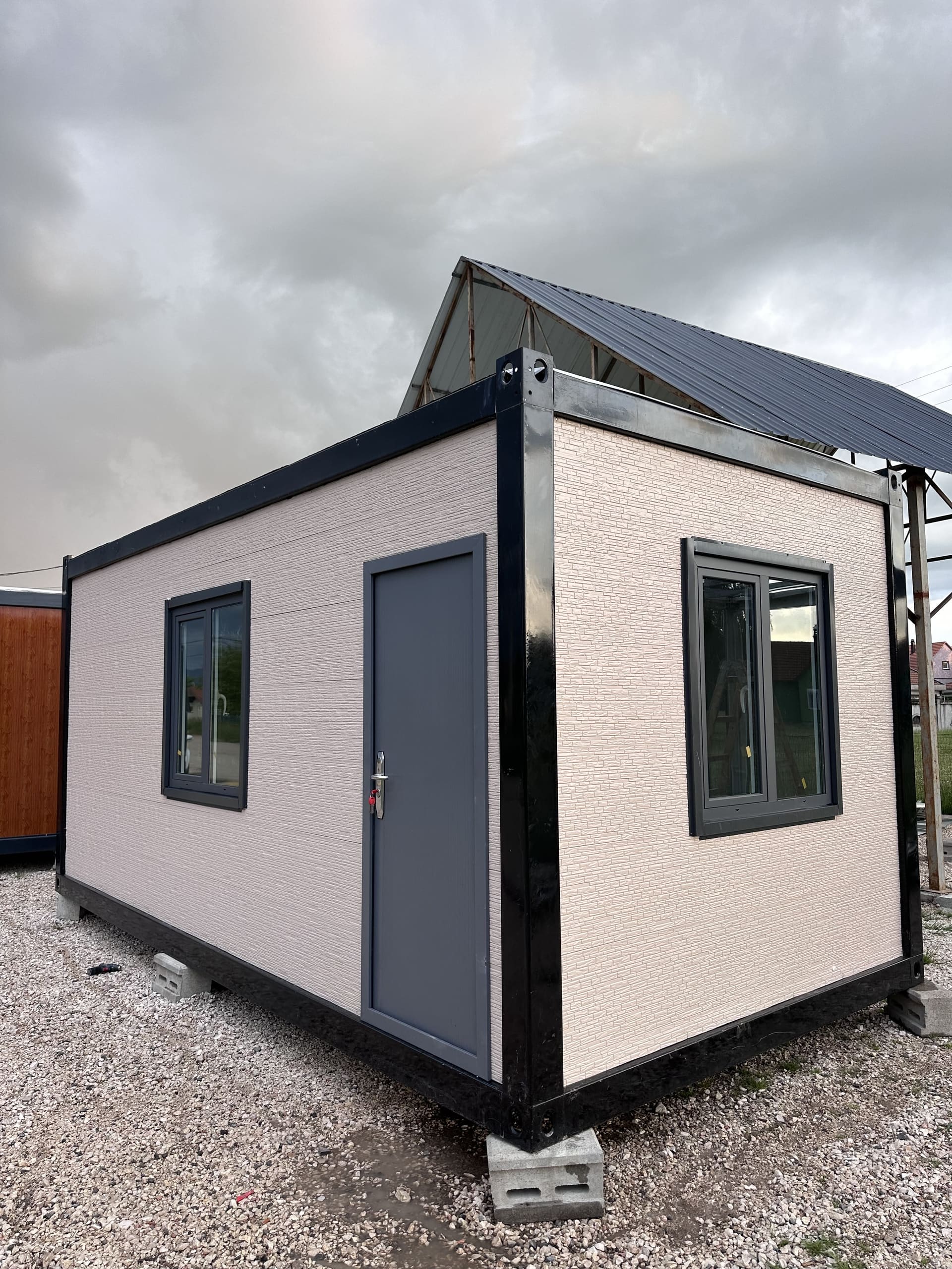 High Standard – modularni kontejner 6 × 3 × 2.8 m, fotografija 1