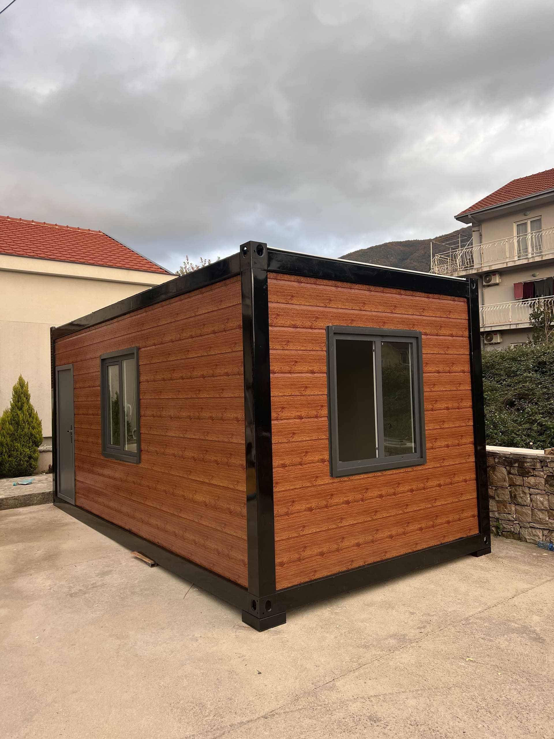 High Standard Wood – modularni kontejner 6 × 3 × 2.8 m, fotografija 1